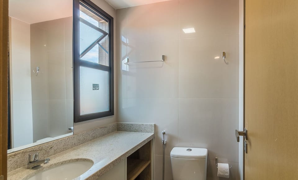 Basic Apartment | Bathroom | Shower