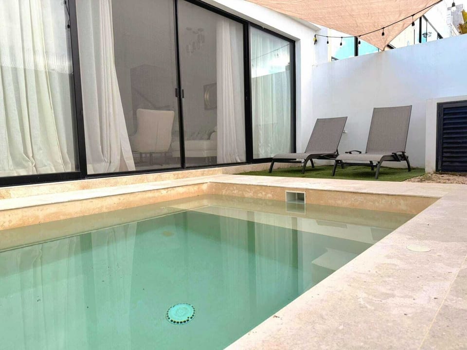 Comfort Condo, Pool View | Living area | 43-inch Smart TV with digital channels