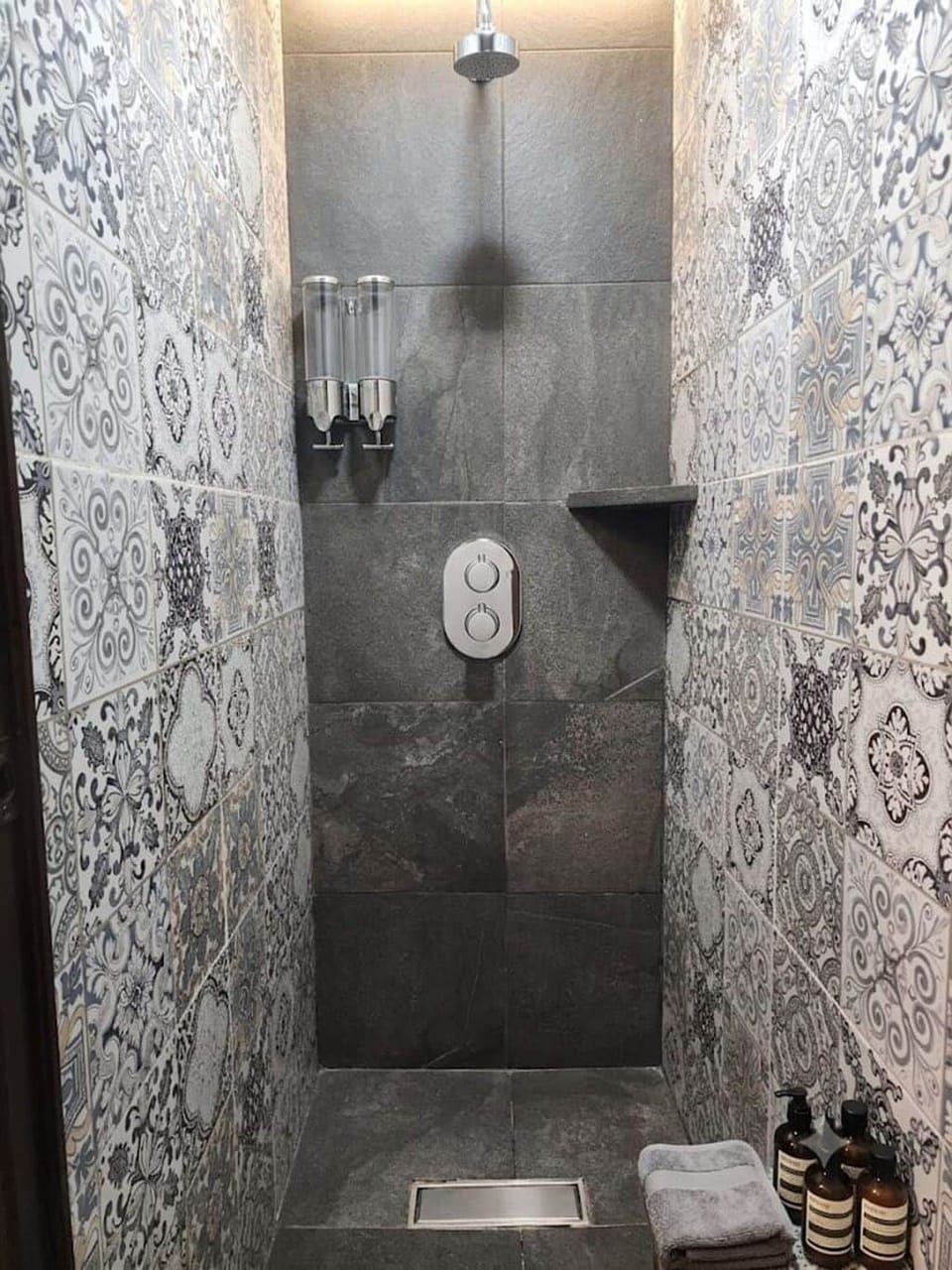 Basic Shared Dormitory | Bathroom | Towels