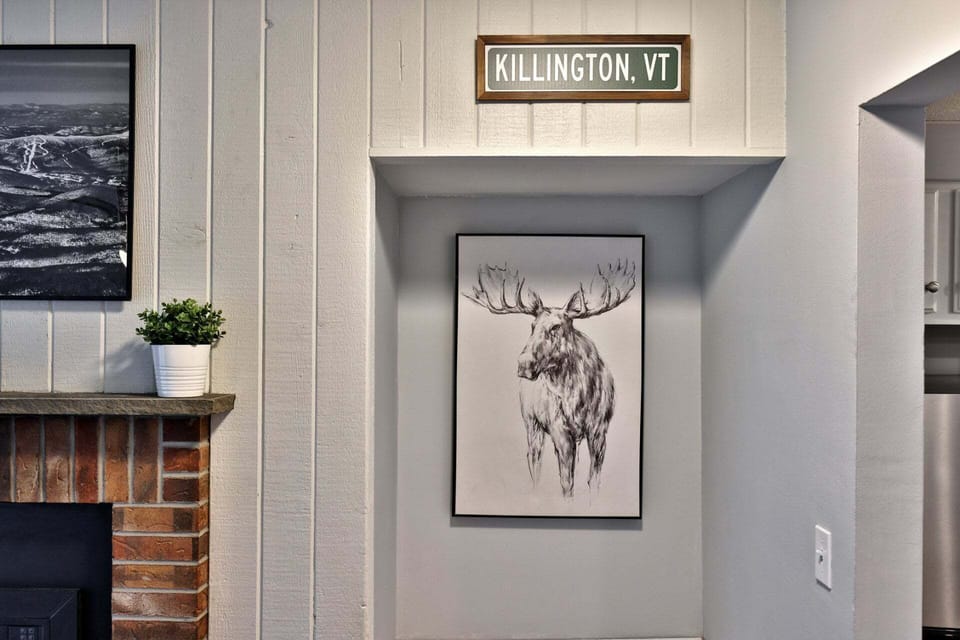 Local artwork brings a bit of Killington indoors without overdoing the theme.
