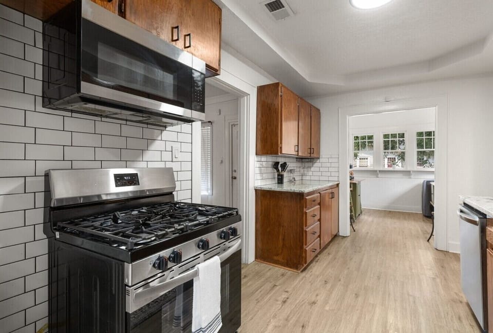 14-web-or-mls-2001-lucile-ave