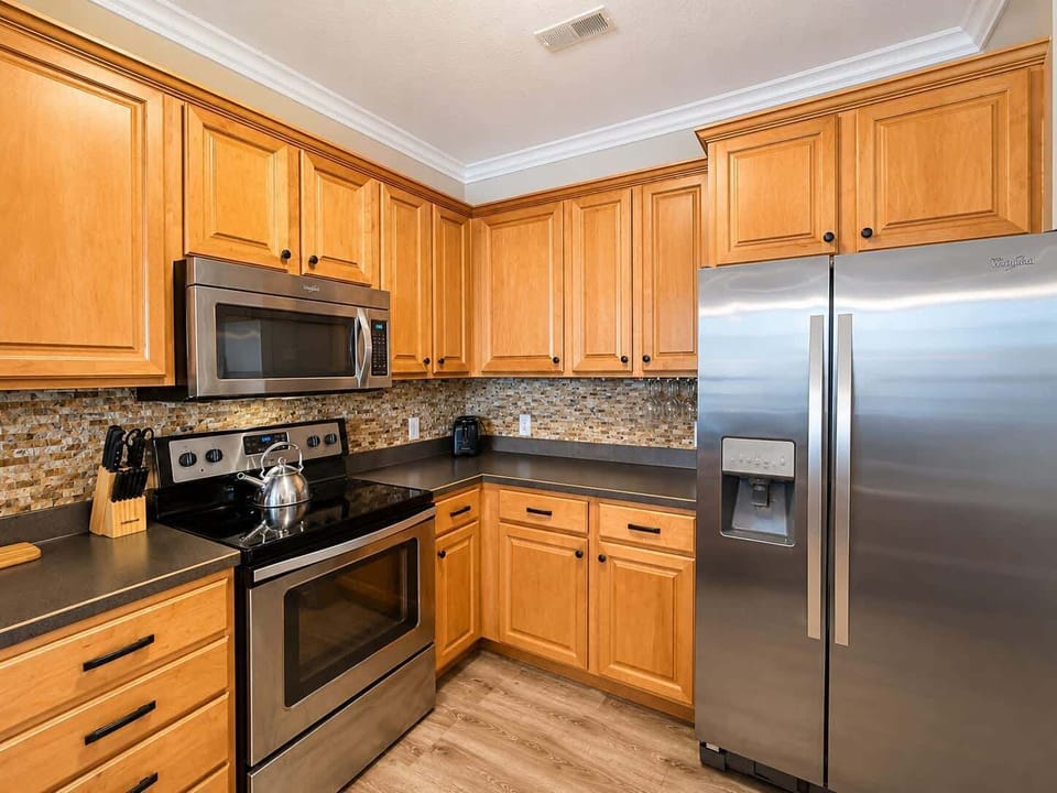 A kitchen built for easy mornings and lakeside meals