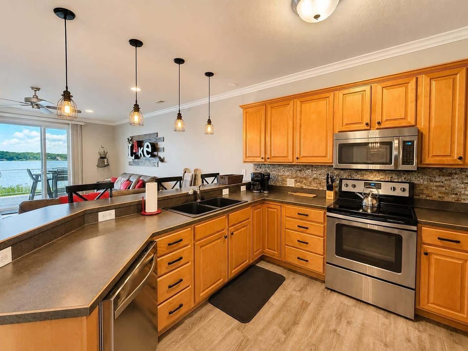 A kitchen built for easy mornings and lakeside meals
