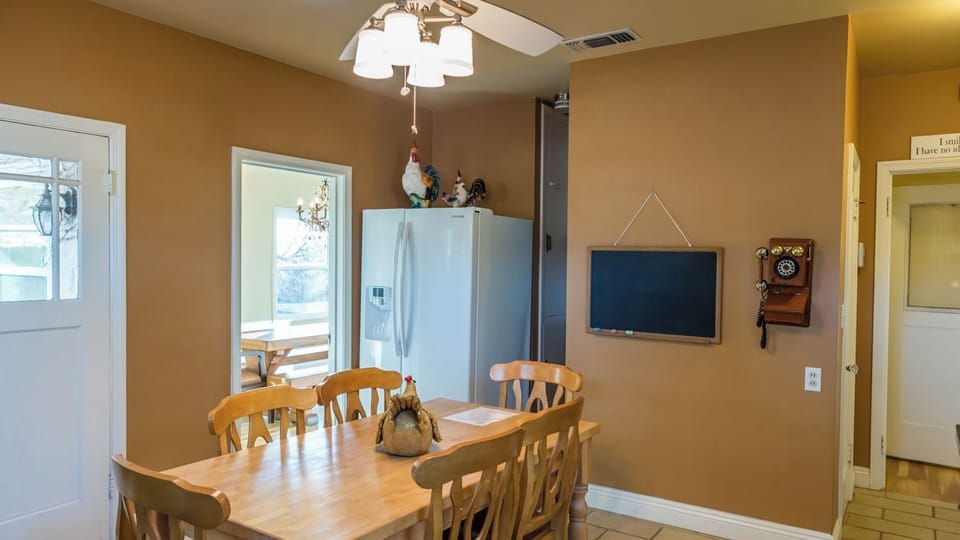 House (5 Bedrooms) | Interior
