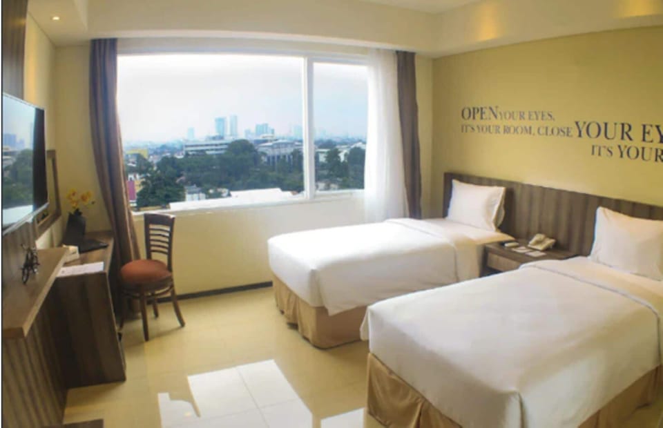 Deluxe Twin Room | Premium bedding, desk, laptop workspace, WiFi (free)