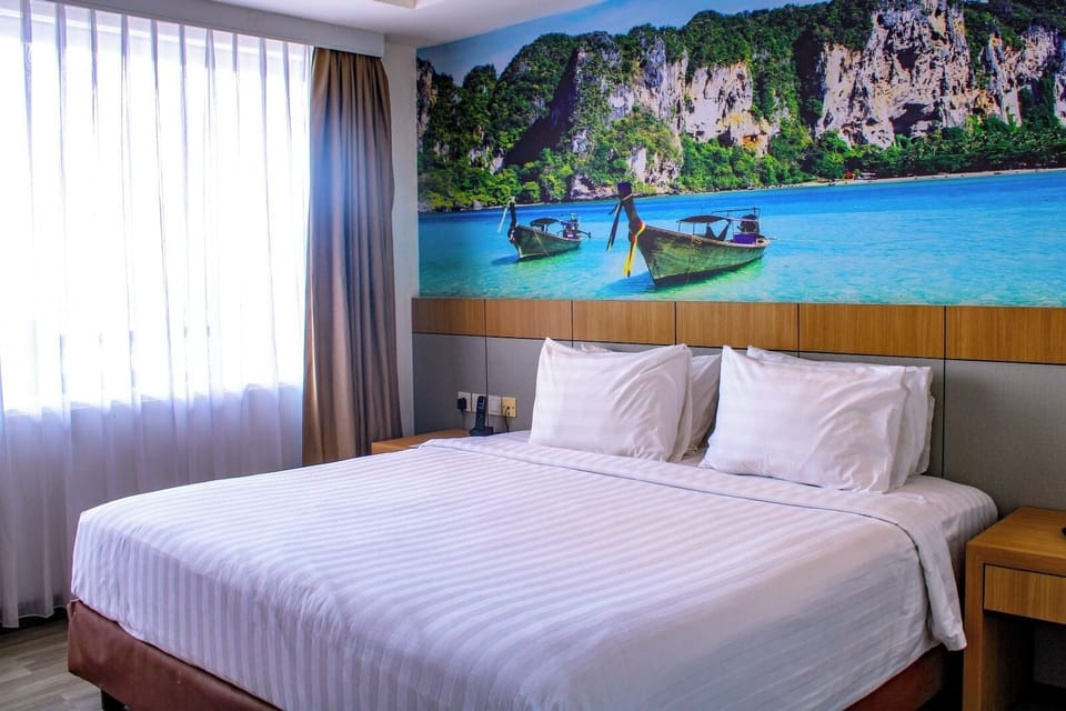 Deluxe Double Room Balcony | Premium bedding, desk, laptop workspace, WiFi (free)