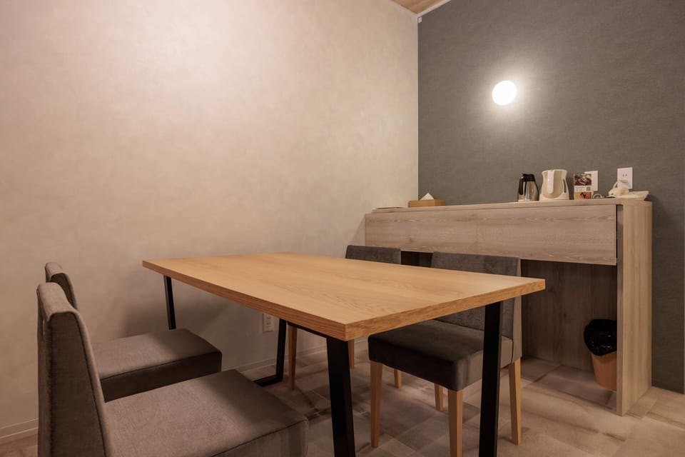 40-inch flat-screen TV with cable channels, table tennis