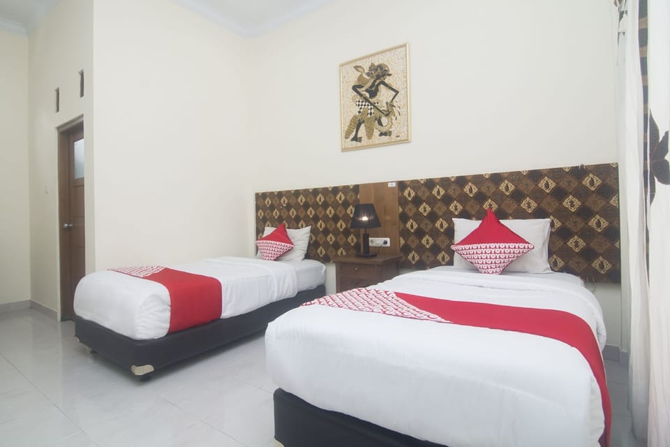 Deluxe Twin Room | Desk, WiFi (free), bed sheets