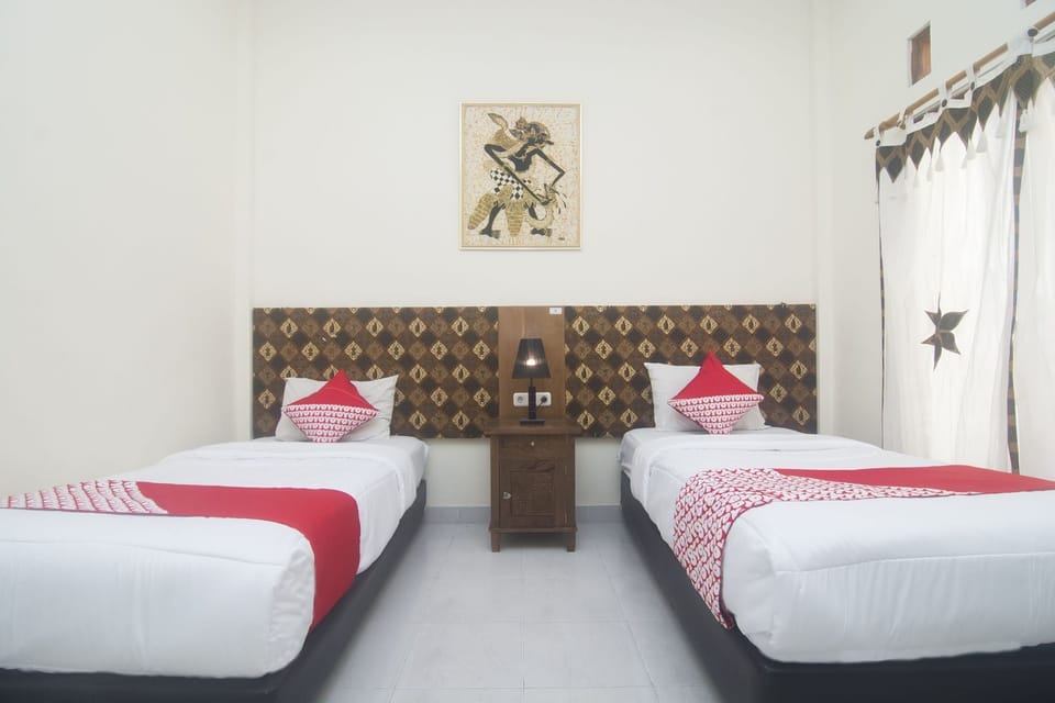 Deluxe Twin Room | Desk, WiFi (free), bed sheets