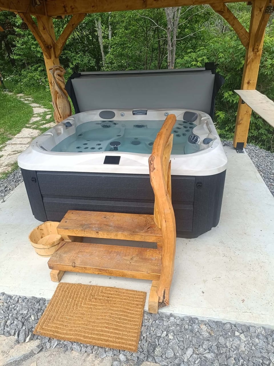 Outdoor spa tub