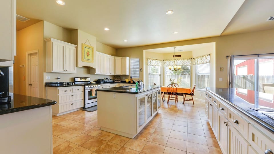 House (4 Bedrooms) | Interior