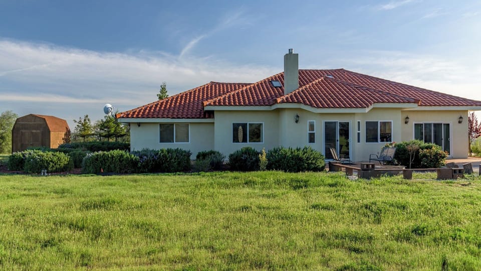 House (4 Bedrooms) | Front of property