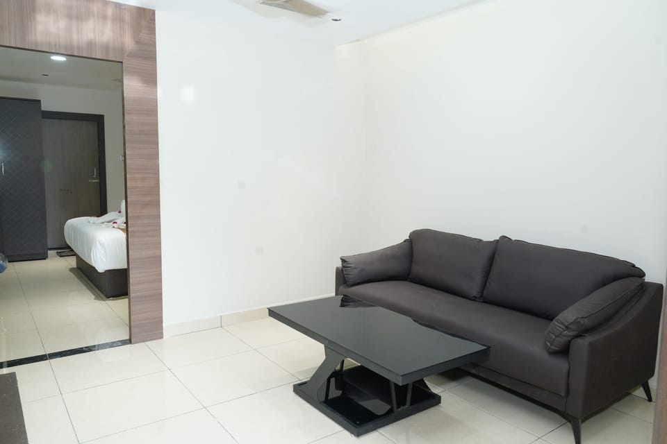 Classic Suite | Living area