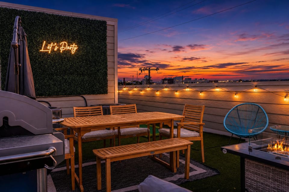 Gather around the outdoor dining table for dinner under the string lights, fire up the grill, and enjoy one of the best gathering spaces at The Main Stage.