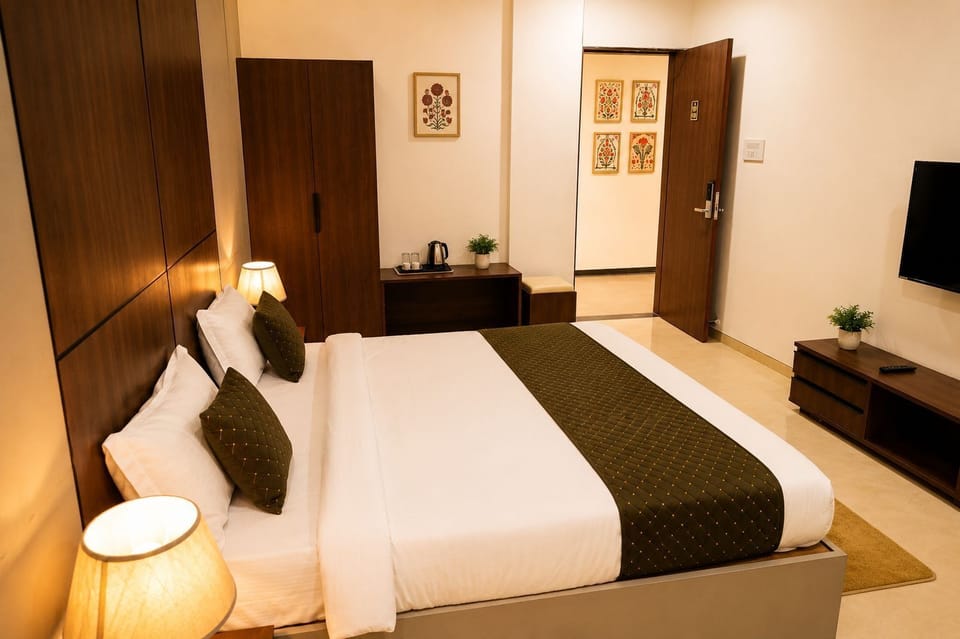Premium Room, City View | Desk, WiFi (free)