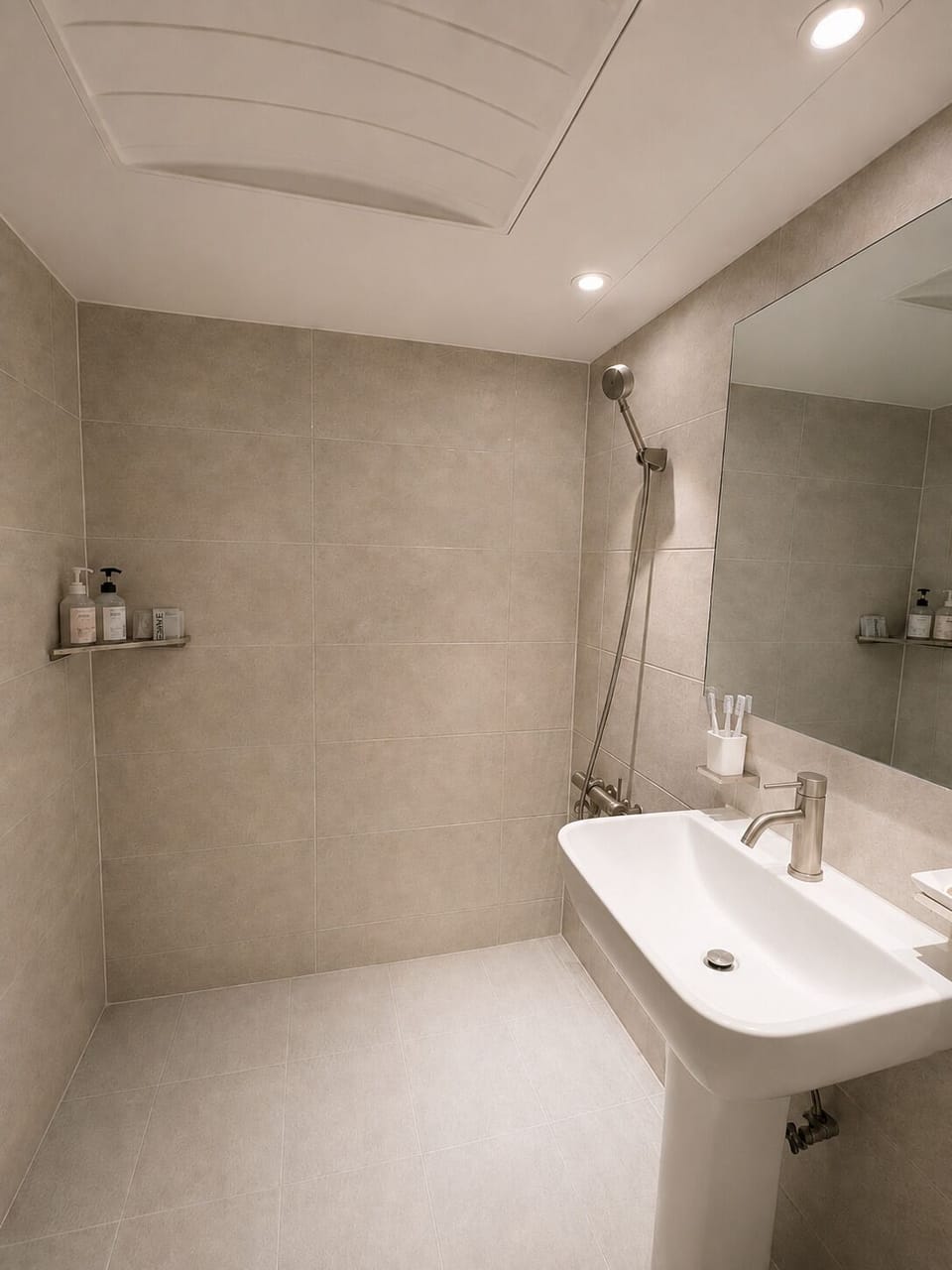 Deluxe Quadruple Room | Bathroom | Shower, hair dryer, slippers, heated floors (bathroom)