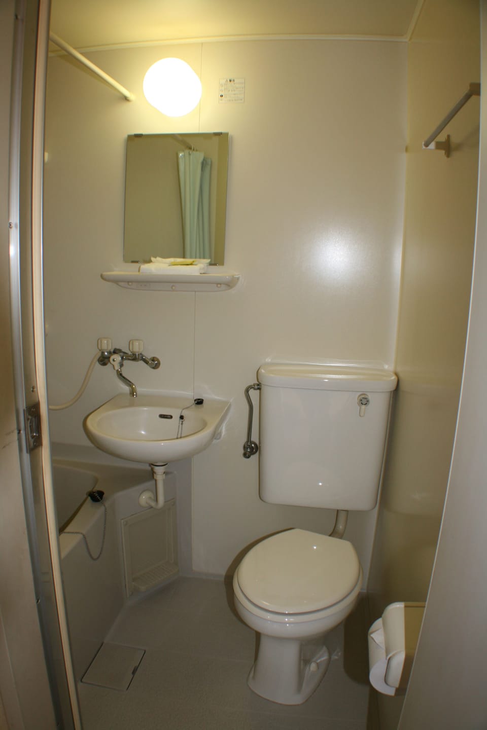 Twin Room, Private Bathroom | Bathroom | Free toiletries, hair dryer, slippers, towels