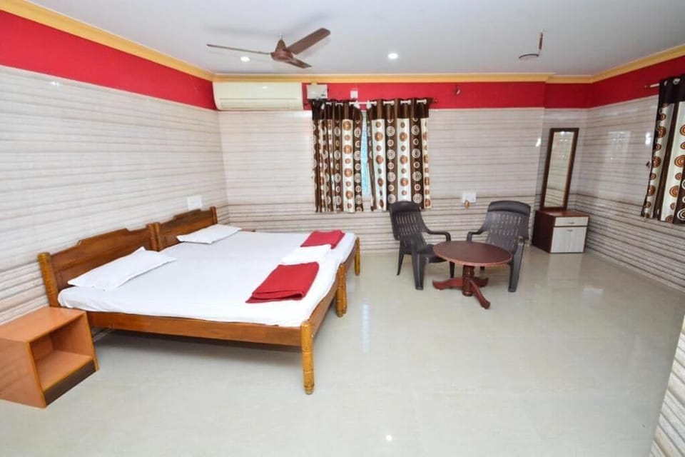 Desk, WiFi (free), bed sheets