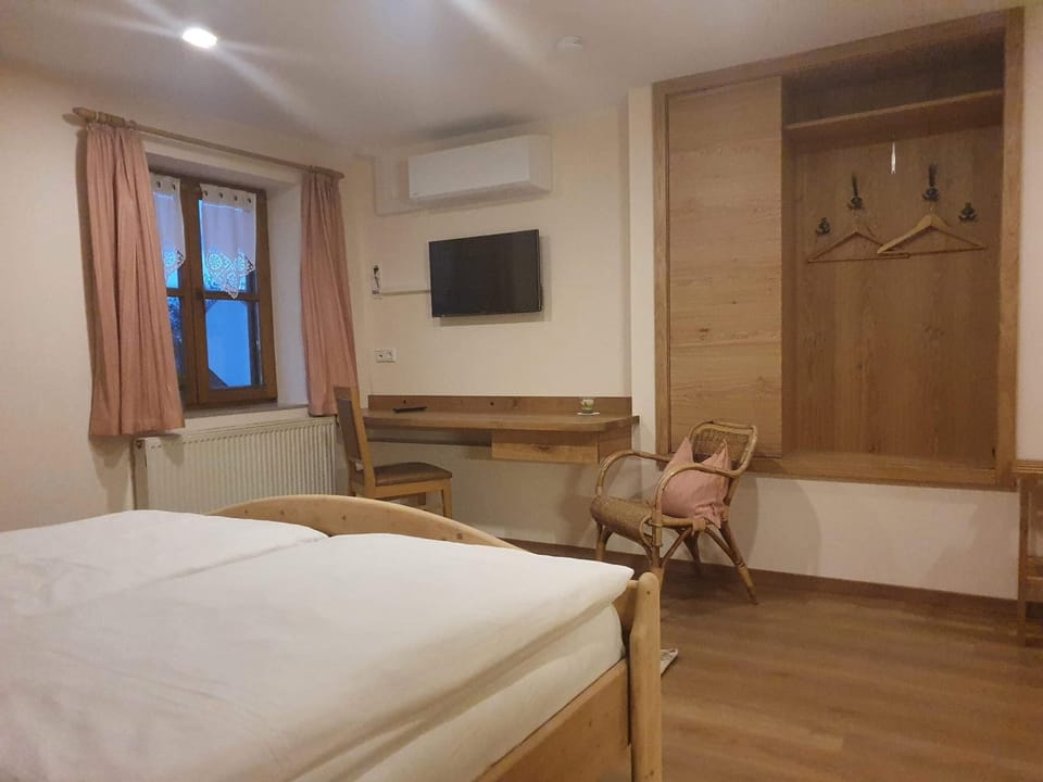 Double Room | Desk, WiFi (free)