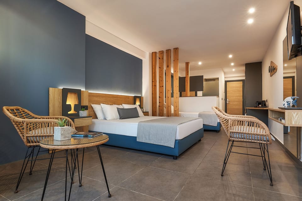 Superior Room with Outdoor Jacuzzi | Premium bedding, memory foam beds, in-room safe, individually decorated