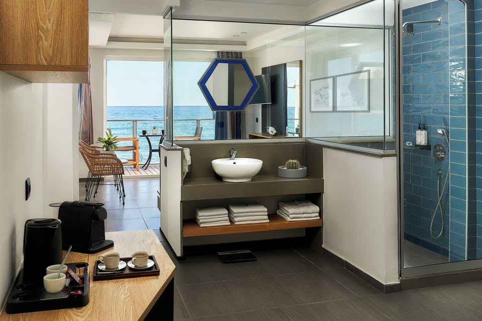Junior Suite Sea Front | Bathroom | Shower, rainfall showerhead, eco-friendly toiletries, hair dryer
