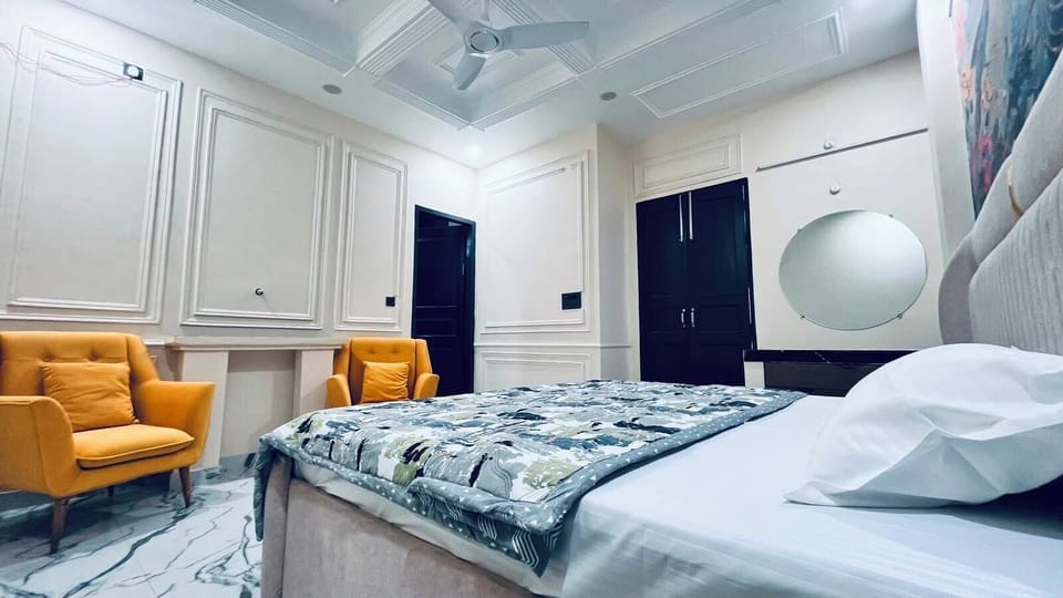 Rollaway beds (surcharge), bed sheets