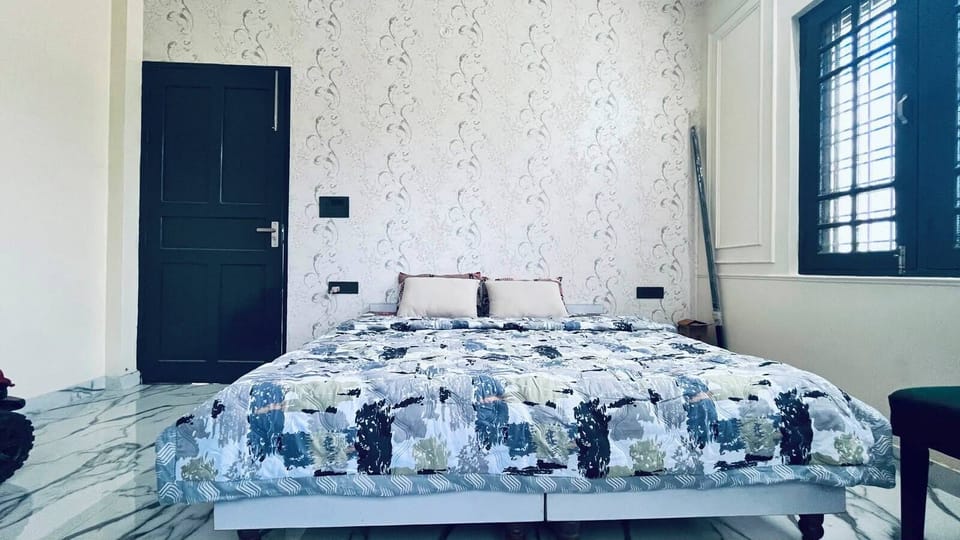 Rollaway beds (surcharge), bed sheets