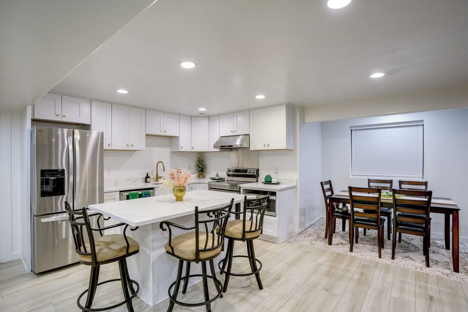 Kitchen & Dining Area