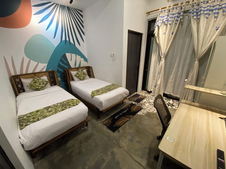 Deluxe Twin Room, Balcony | Desk, laptop workspace, WiFi (free)