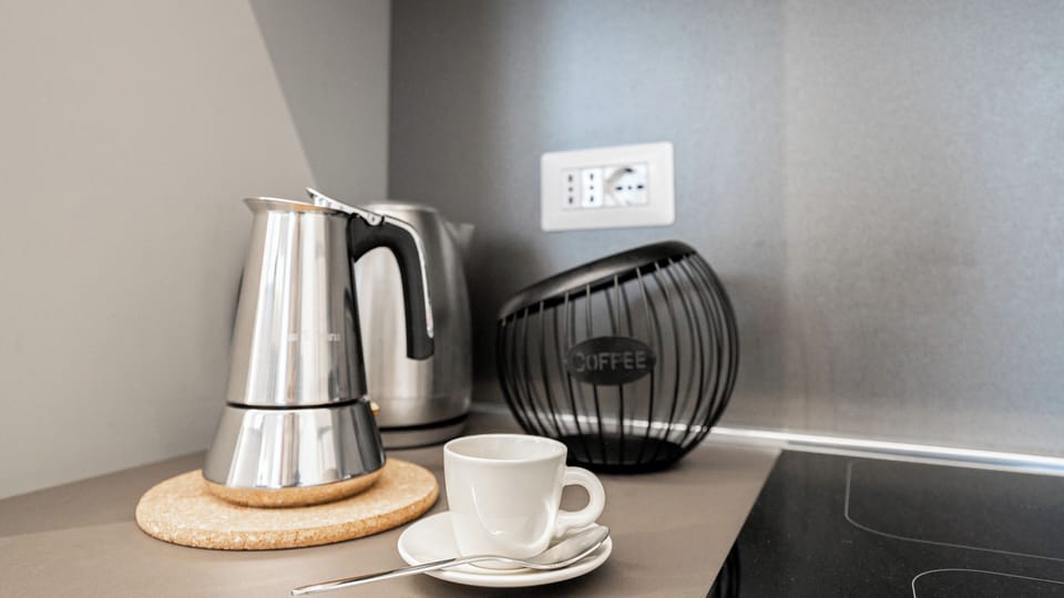 Apartment (2 Bedrooms) | Private kitchenette | Espresso maker, microwave, oven, electric kettle