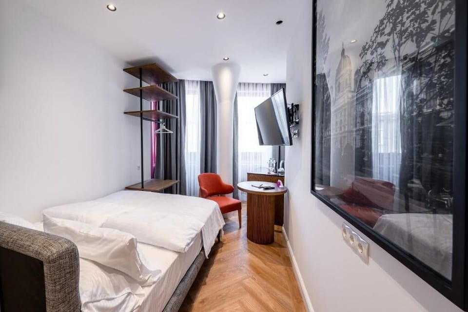 Double Room | In-room safe, soundproofing, WiFi (free)
