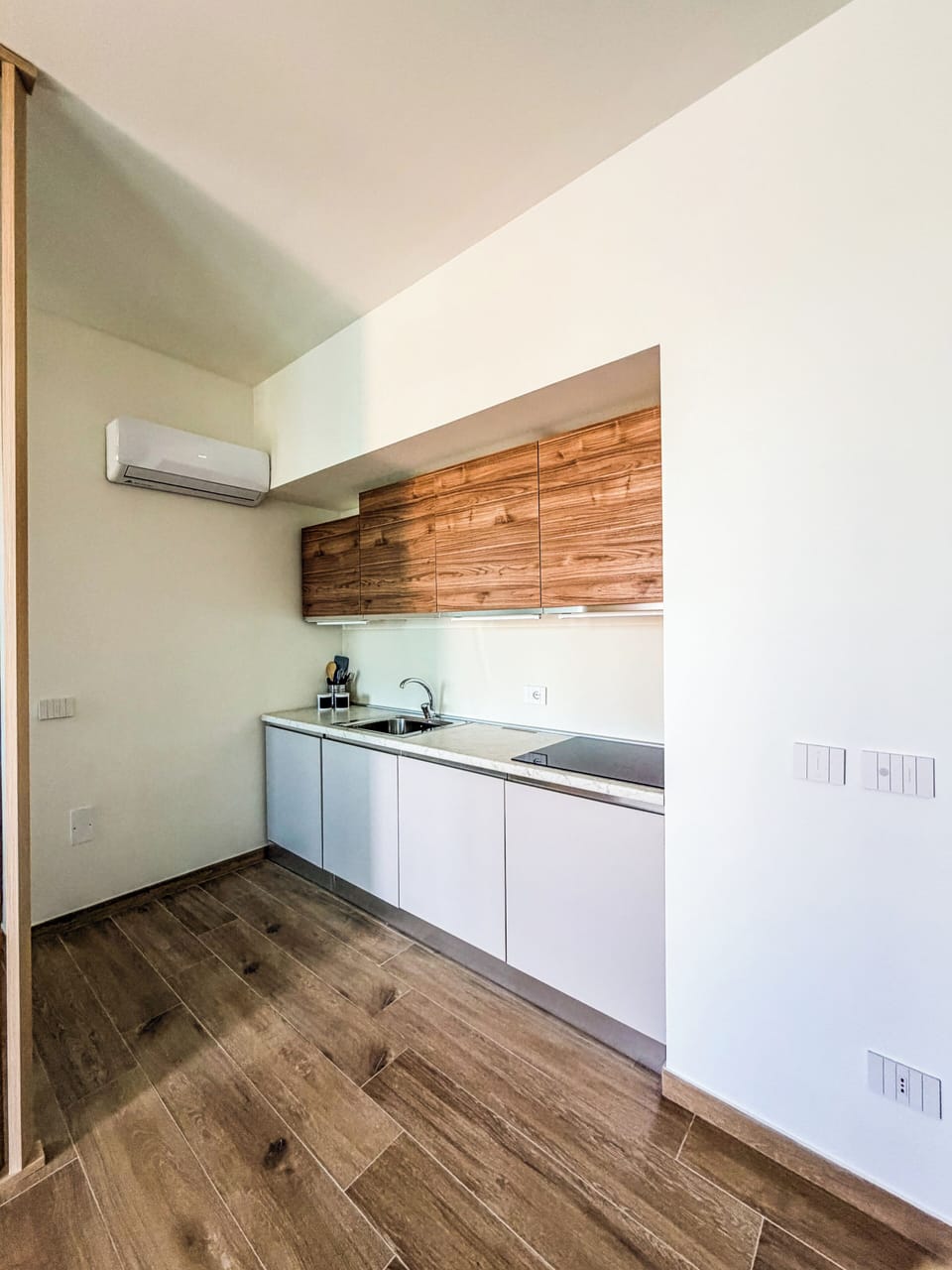 Studio, Balcony | Private kitchen