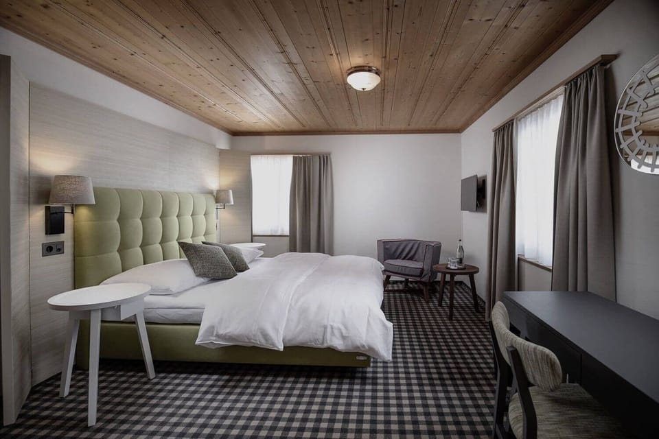Grandlit | Laptop workspace, WiFi (free), individually decorated, bed sheets