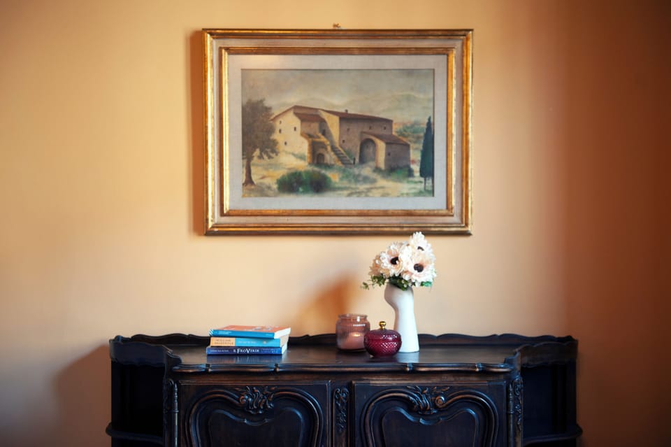 Apartment (1 Bedroom) | Living area | 32-inch Smart TV with cable channels, fireplace