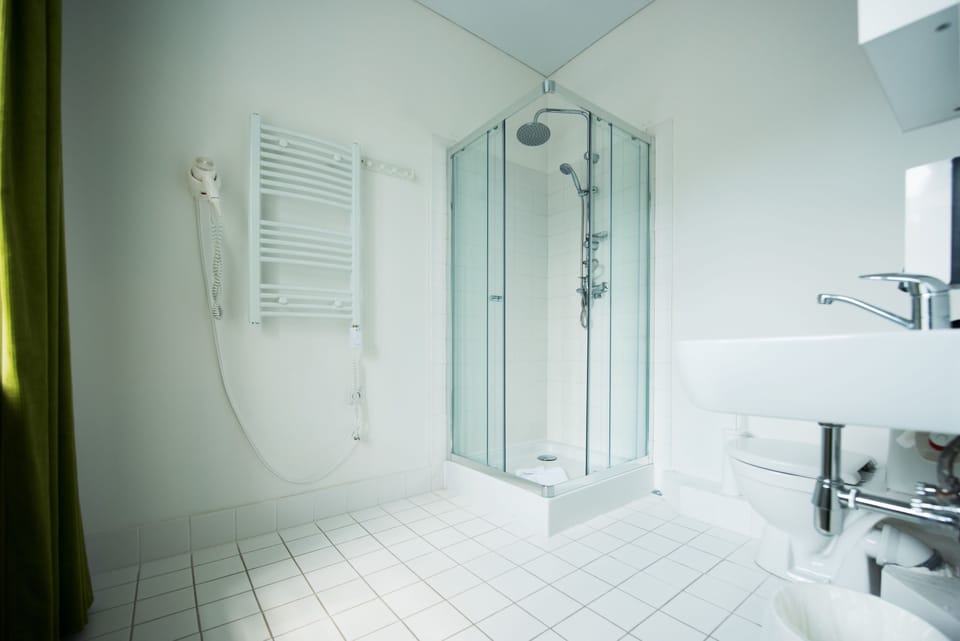 Grand Double or Twin Room | Bathroom | Shower, designer toiletries, hair dryer, towels