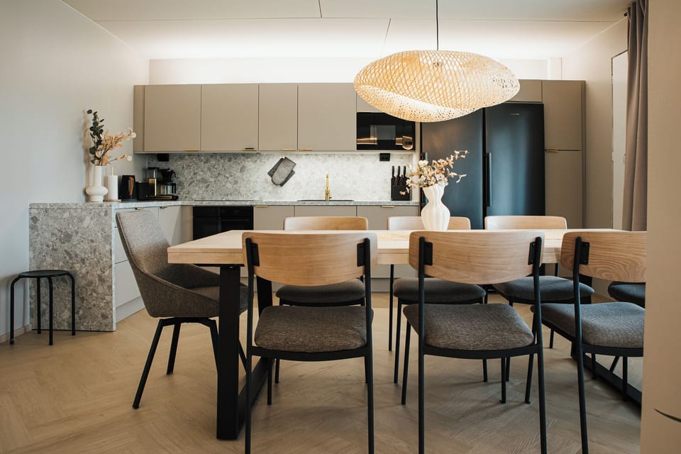 Apartment, 3 Bedrooms, Courtyard View | Dining room