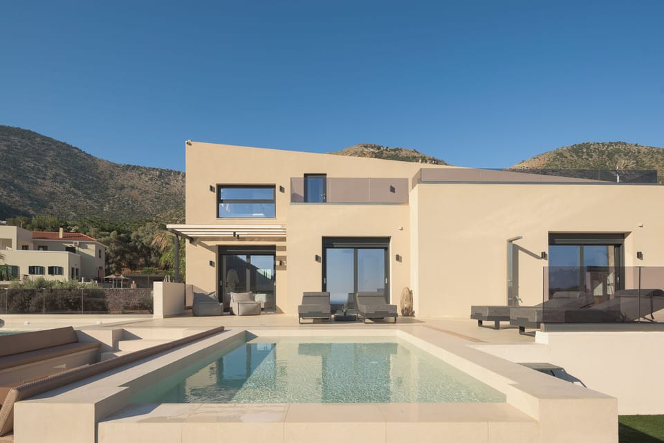 The 1.50-metre depth is ideal for confident swimming and refreshing relaxation.