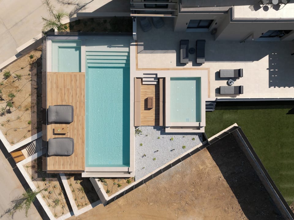 The 12m² children’s pool offers safe, carefree splashing for younger guests.