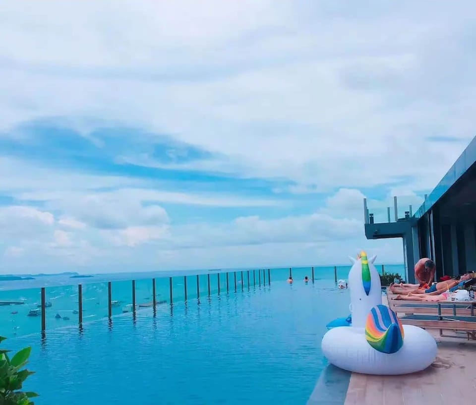Apartment, 2 Bedrooms, Accessible, Smoking | Pool | Outdoor pool