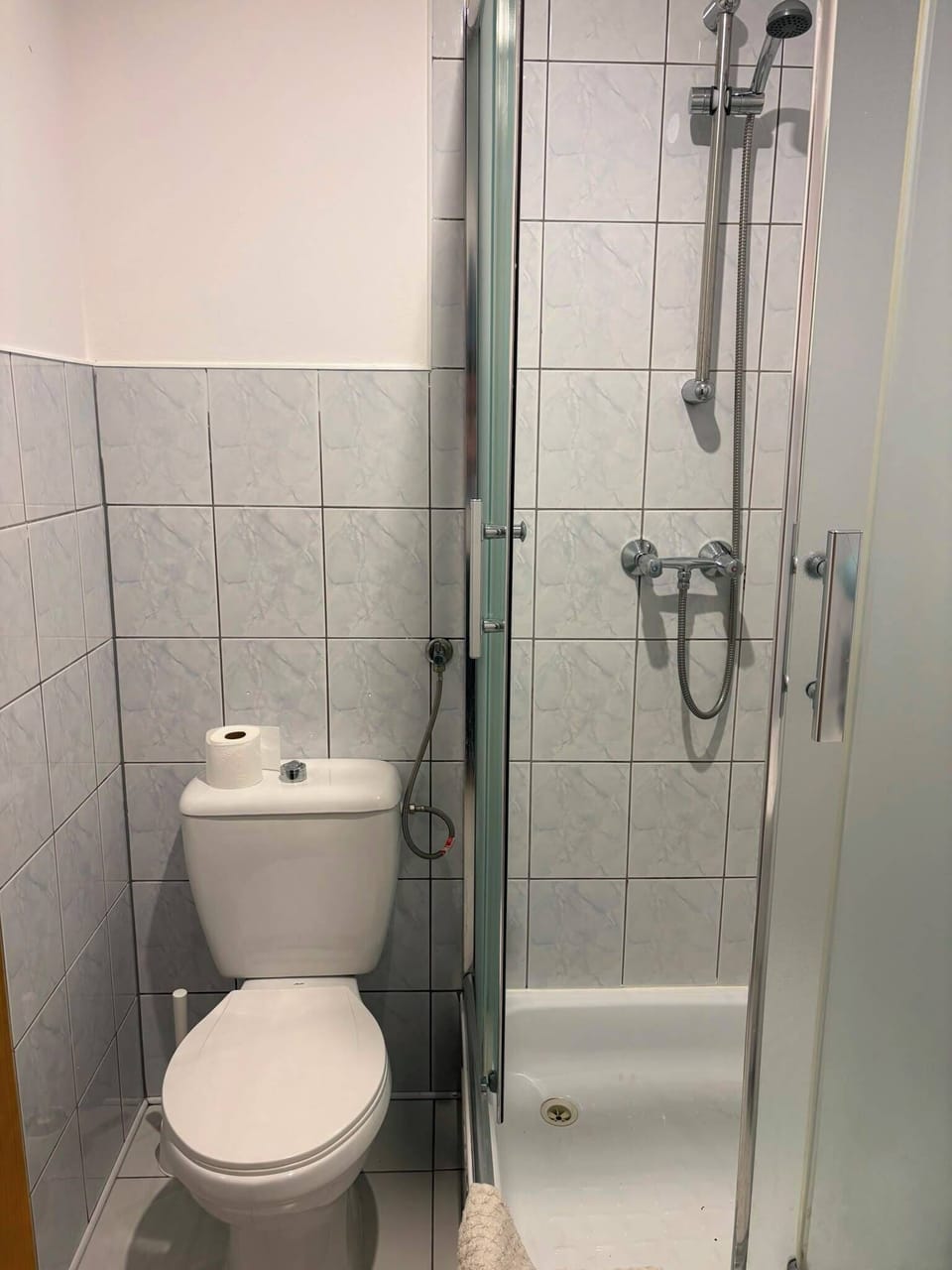 Comfort Double Room | Bathroom | Shower, towels, toilet paper