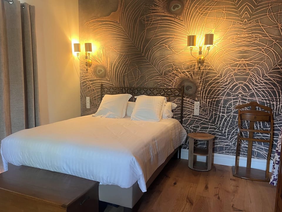 Suite, Pool View | Blackout drapes, soundproofing, iron/ironing board (on request)