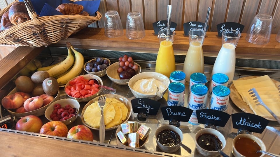 Daily buffet breakfast for a fee