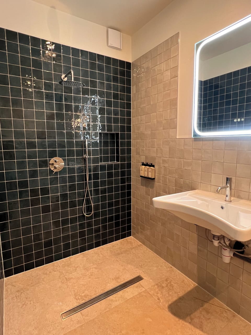 Double or Twin Room, Garden View | Bathroom
