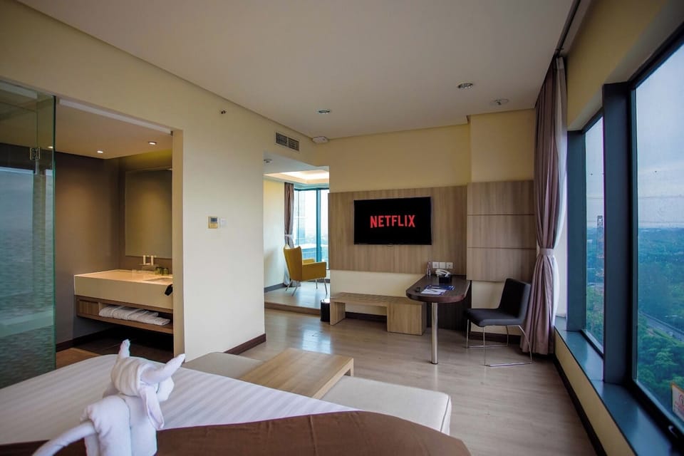 Junior Suite | Premium bedding, in-room safe, desk, soundproofing