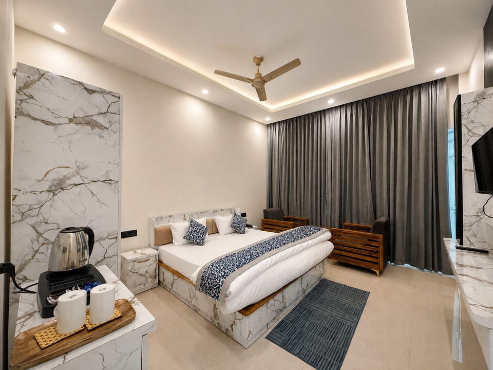Deluxe Room | Desk, soundproofing, iron/ironing board, WiFi (free)