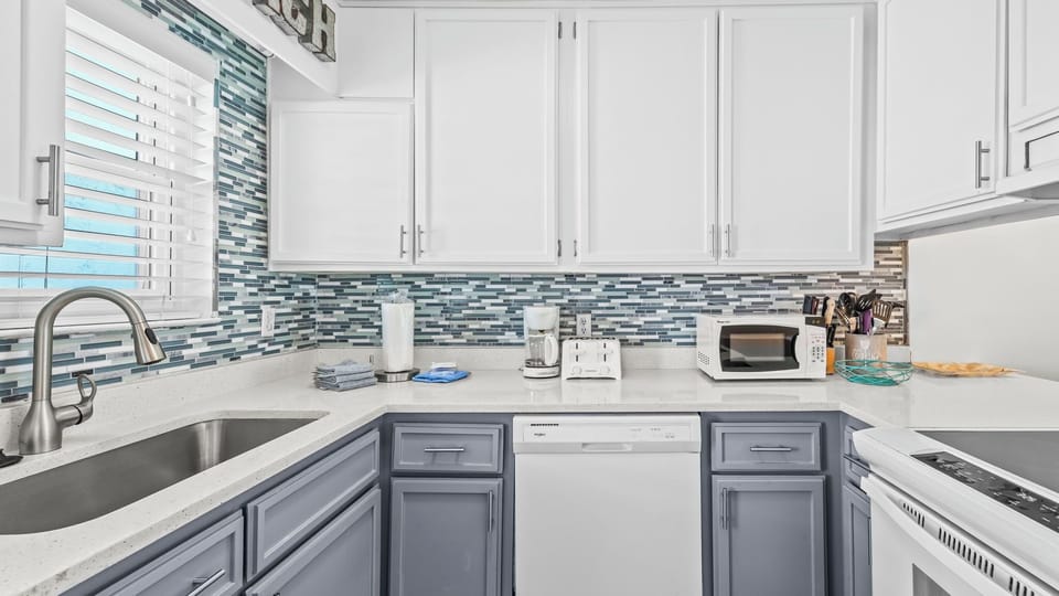 Harbor House B19 - Kitchen area