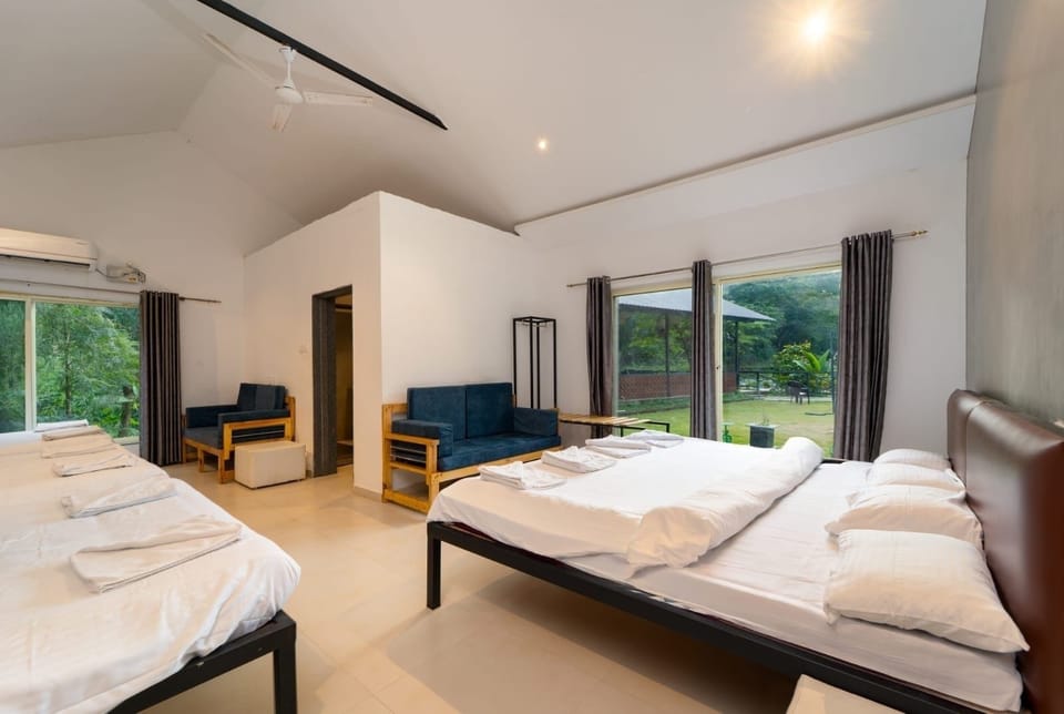 Deluxe Room, Pool View | Desk, laptop workspace