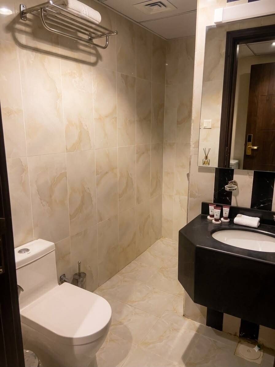 Quadruple Room | Bathroom | Combined shower/tub, free toiletries, bidet, towels