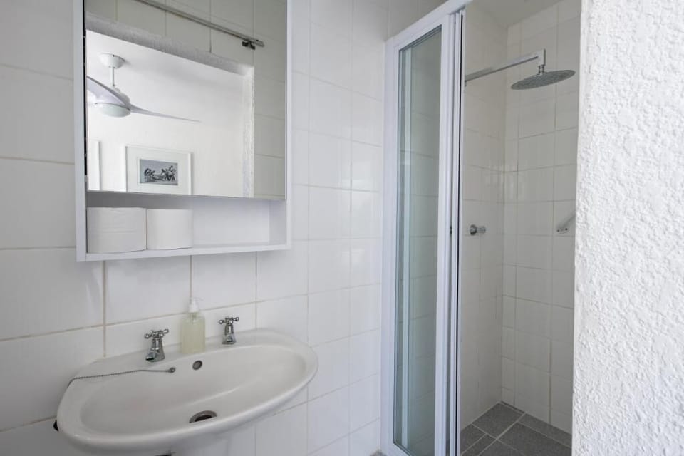 Twin Room | Bathroom