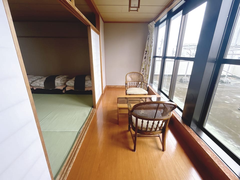 Room | Laptop workspace, WiFi (free)